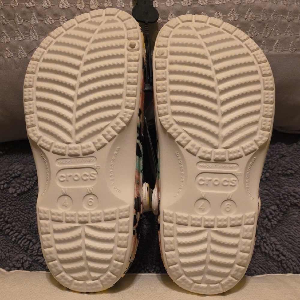 CROCS Multicolor Patterned Clogs NWT - image 4